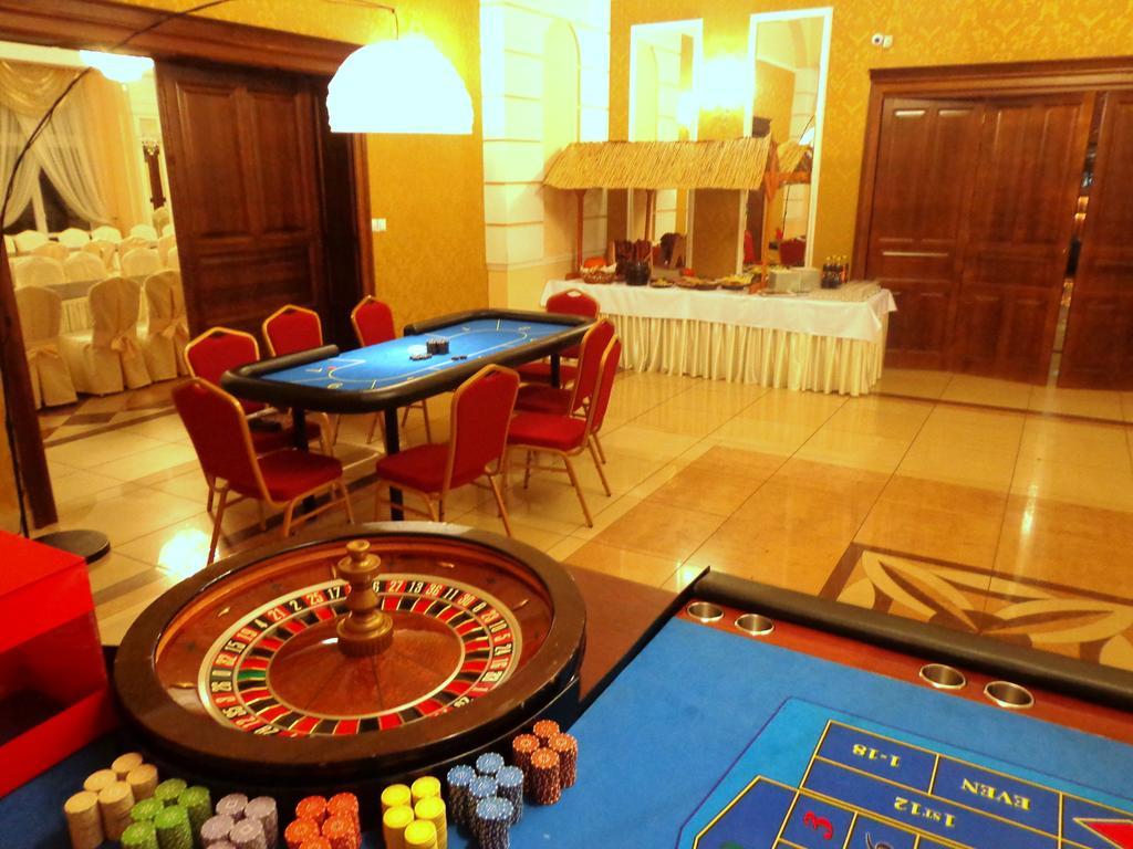 Korona Palace Leznica Wielka Luaran gambar